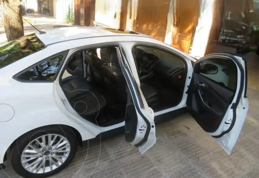 Ford Focus Sedán 2.0L Se Plus Aut  2016 - foto 5