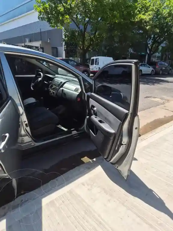 Nissan Tiida Visia  2010 - foto 5