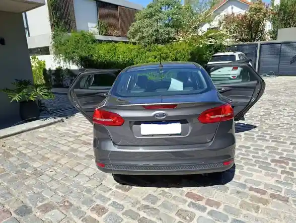 Ford Focus Sedán 2.0L Se Aut  2018 - foto 2