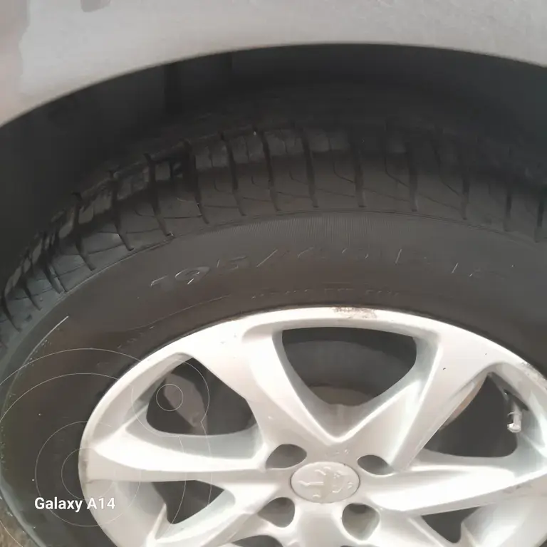 Peugeot 208 Allure 1.5  2015 - foto 4