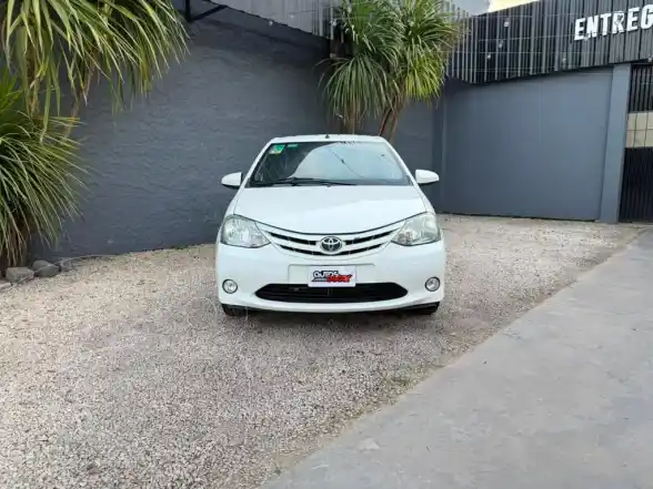 Toyota Etios Sedán Xls  2014 - foto 2