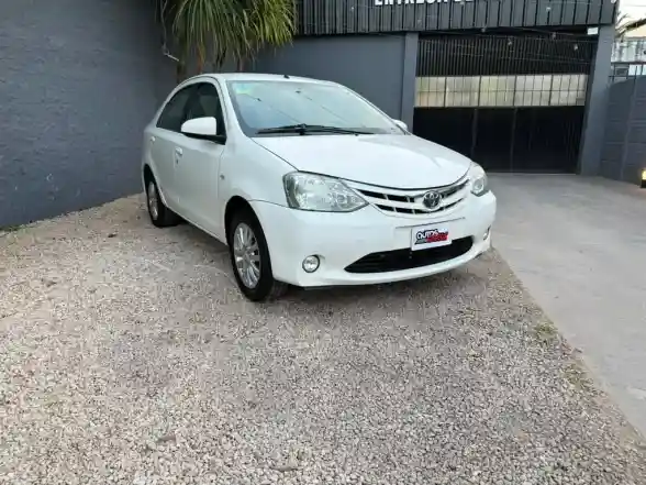 Toyota Etios Sedán Xls  2014 - foto 3