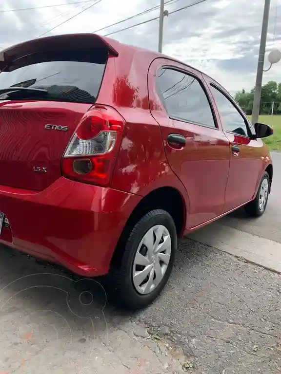 Toyota Etios Hatchback X  2023 - foto 2