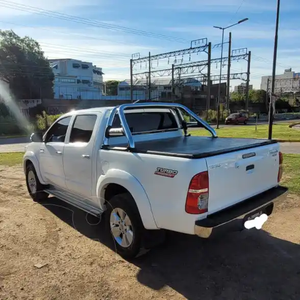 Toyota Hilux 3.0 4X2 Srv Tdi Dc Cuero  2012 - foto 4