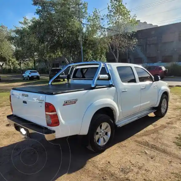 Toyota Hilux 3.0 4X2 Srv Tdi Dc Cuero  2012 - foto 5