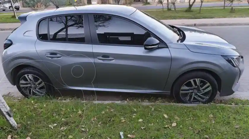 Peugeot 208 Feline 1.6 Tiptronic  2024 - foto 4