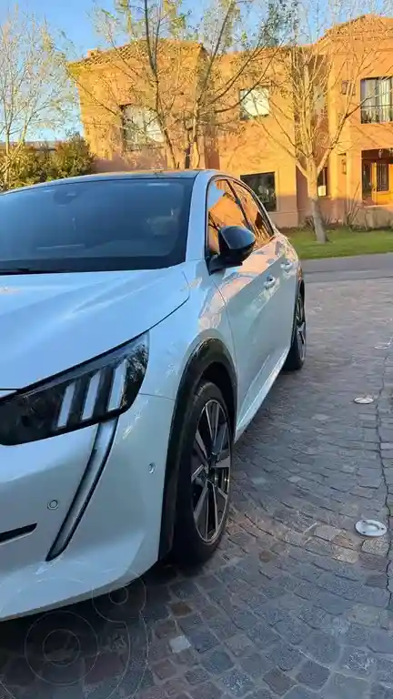 Peugeot 208 Gt  2023 - foto 2