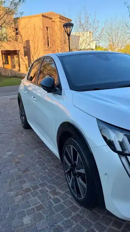 Peugeot 208 Gt  2023 - foto 3