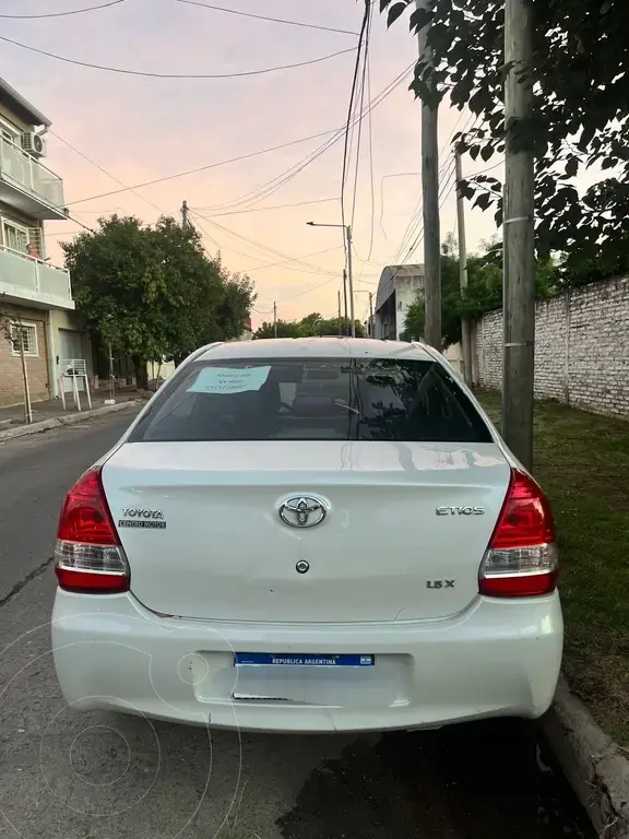Toyota Etios Sedán X  2016/17 (1496 Cc) 2016 - foto 2