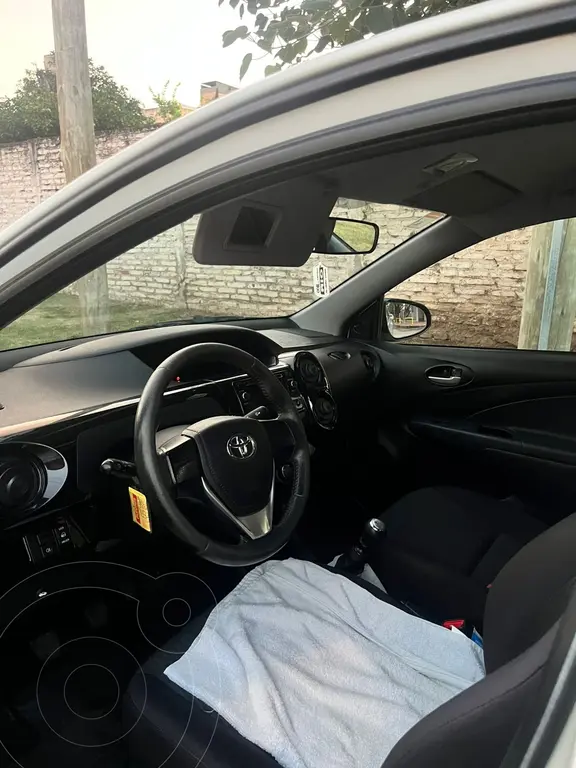 Toyota Etios Sedán X  2016/17 (1496 Cc) 2016 - foto 3