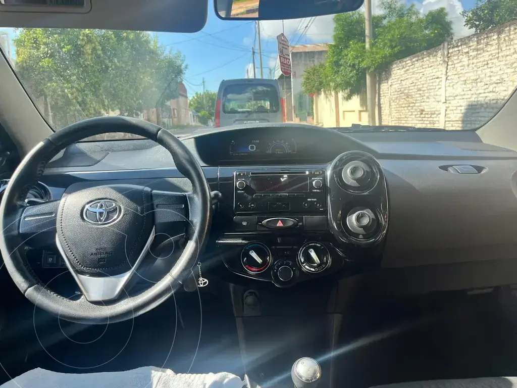 Toyota Etios Sedán X  2016/17 (1496 Cc) 2016 - foto 4