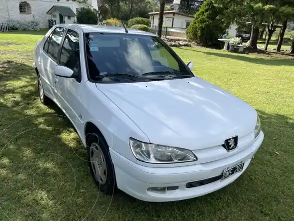 Peugeot 306 Sedán Xr Boreal 4P  2000 - foto 2