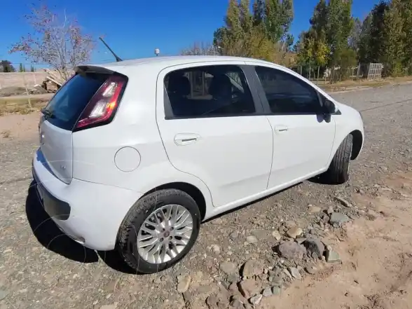 Fiat Punto 5P 1.6 Essence  2014 - foto 2