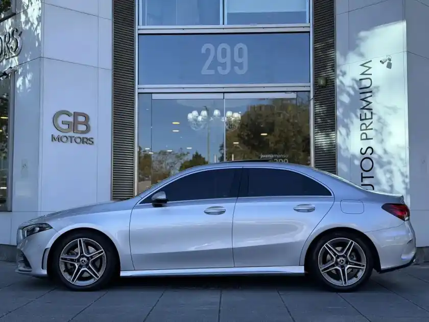 Mercedes Benz Clase A 2.0 A250 Amg-Line 224Cv Sedan 2021 - foto 2