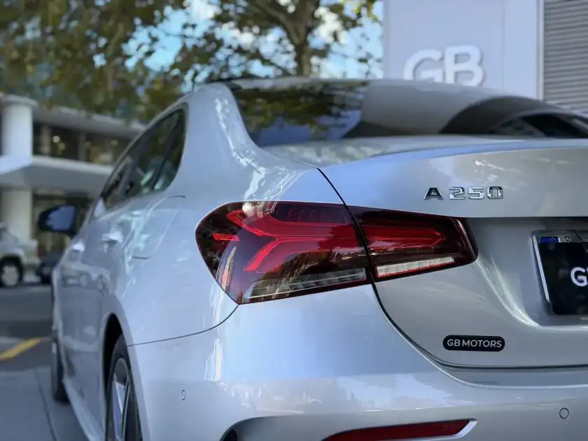 Mercedes Benz Clase A 2.0 A250 Amg-Line 224Cv Sedan 2021 - foto 4