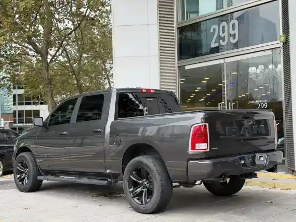 Ram 1500 5.7 Laramie Night Edition 2024 - foto 2