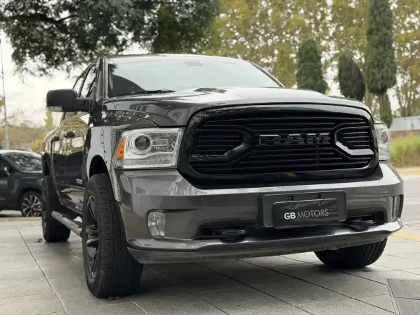 Ram 1500 5.7 Laramie Night Edition 2024 - foto 5