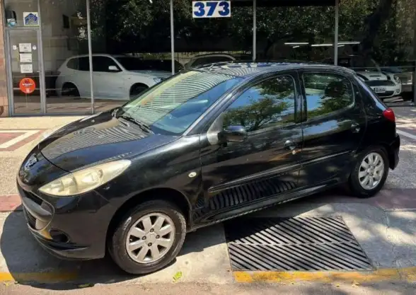 Peugeot 207  2010 - foto 2