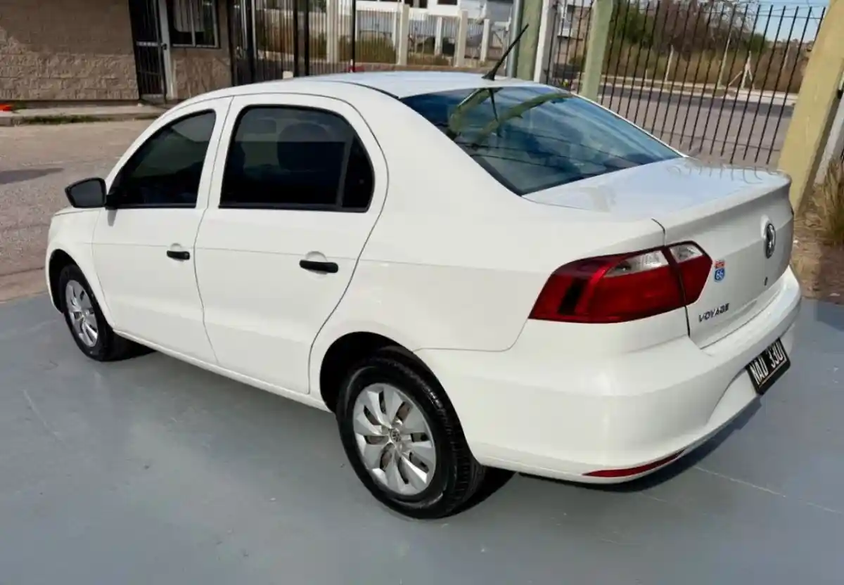 Volkswagen Voyage  2013 - foto 2