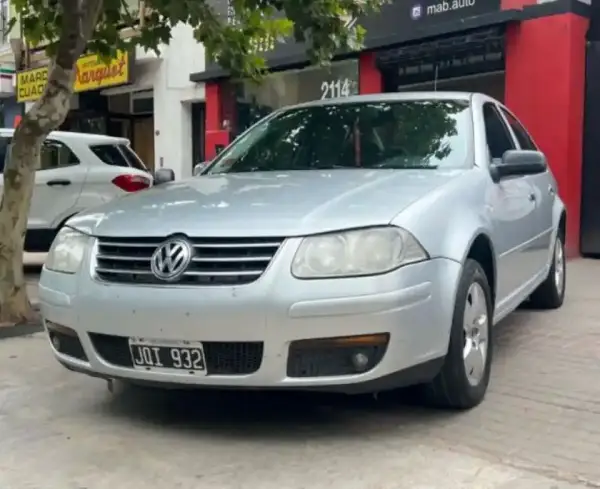 Volkswagen Bora 2011 - foto 1