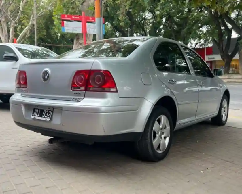 Volkswagen Bora  2011 - foto 3
