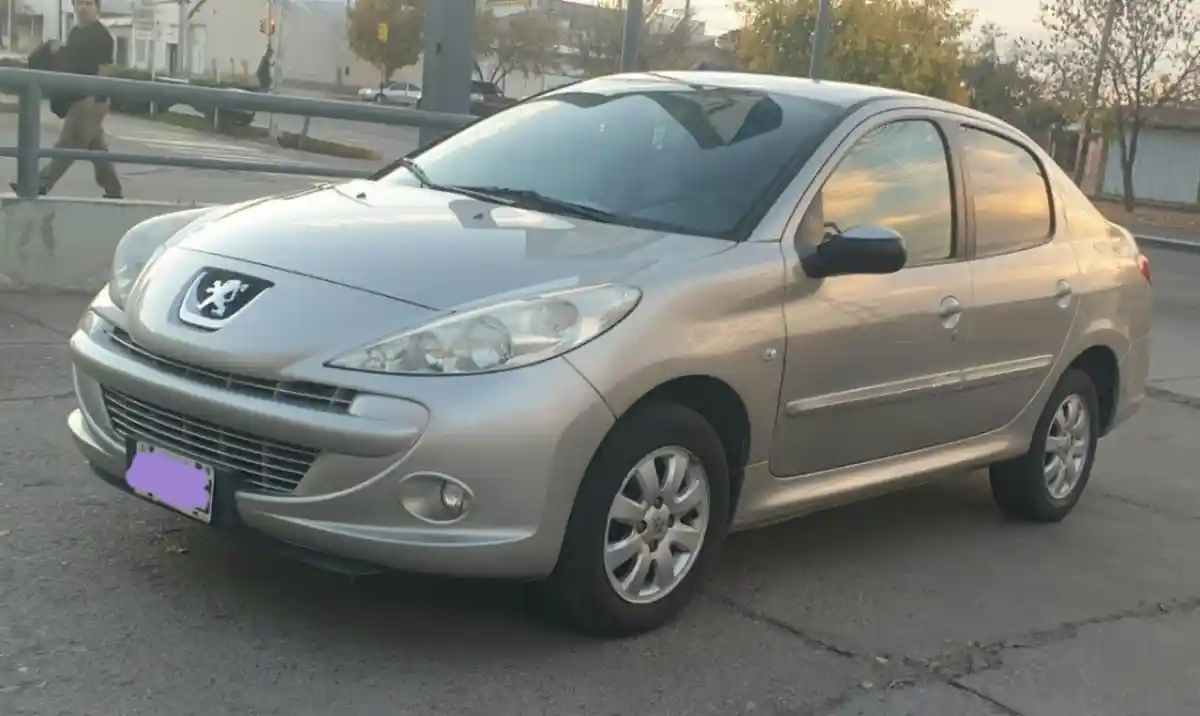 Peugeot 207  2013 - foto 1