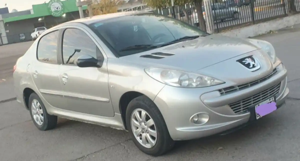 Peugeot 207  2013 - foto 2
