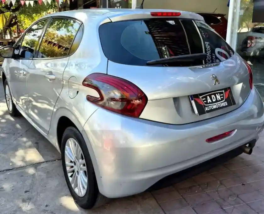Peugeot 208  2017 - foto 2