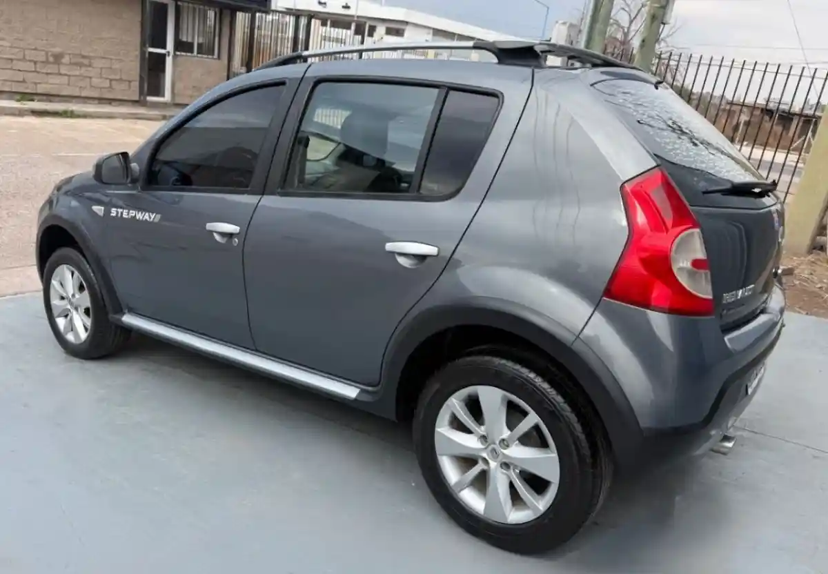 Renault Sandero  2011 - foto 3
