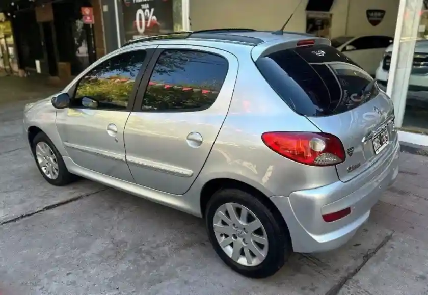 Peugeot 207  2013 - foto 2