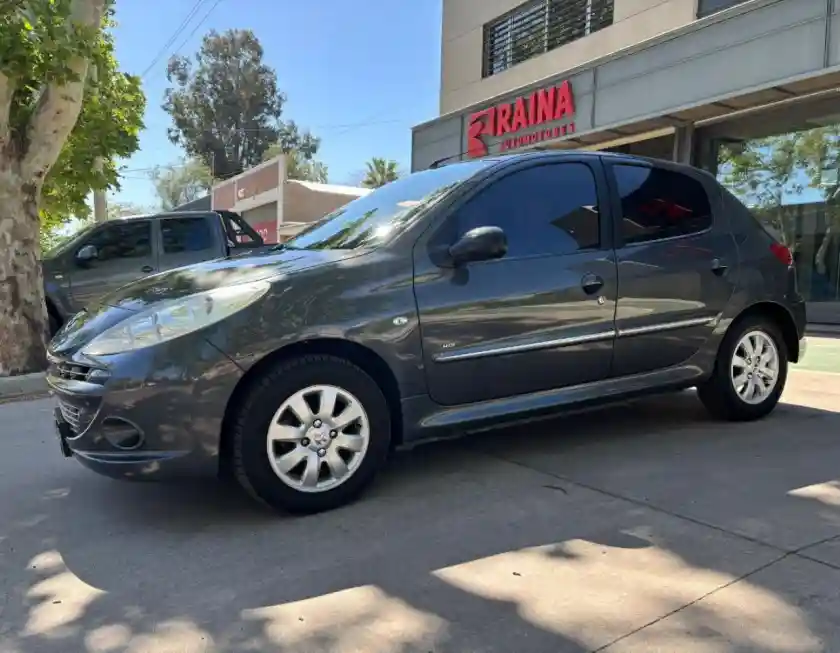 Peugeot 207 2011 - foto 1