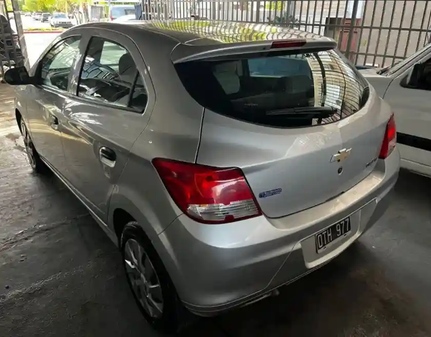 Chevrolet Onix  2015 - foto 3