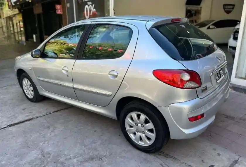 Peugeot 207  2011 - foto 2