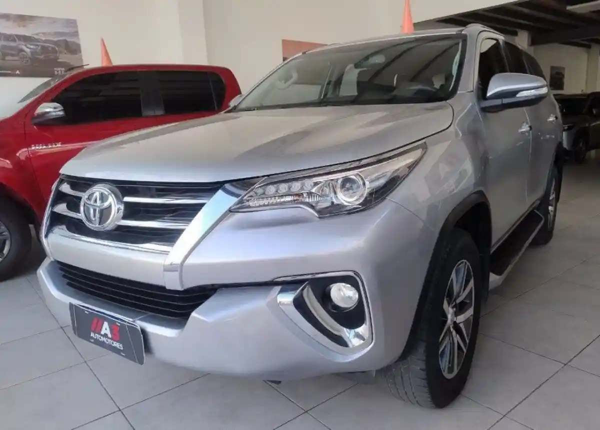 Toyota Hilux SW4 2017 - foto 1