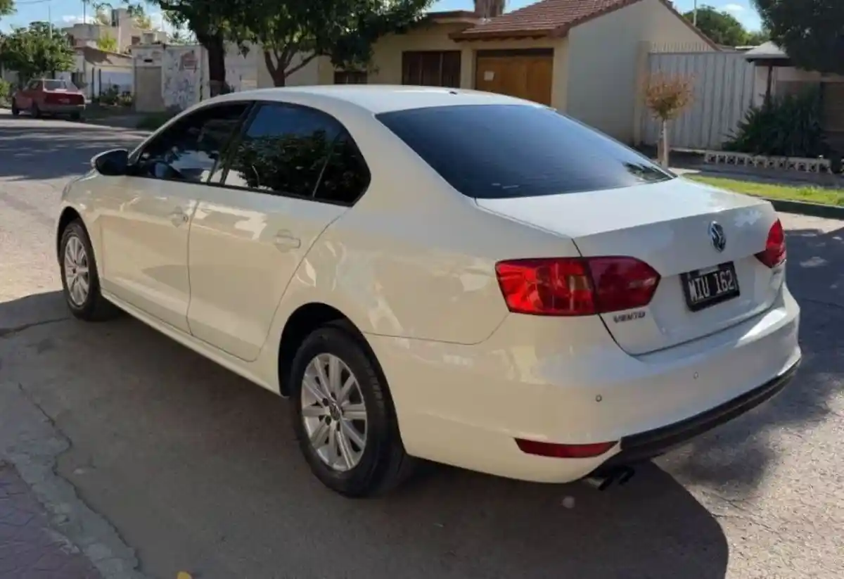 Volkswagen Vento  2013 - foto 4