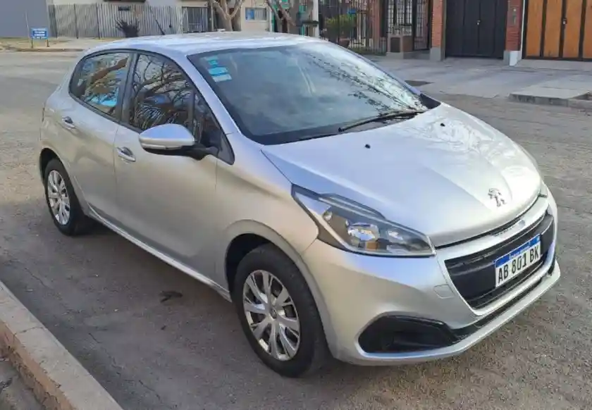 Peugeot 208  2017 - foto 2