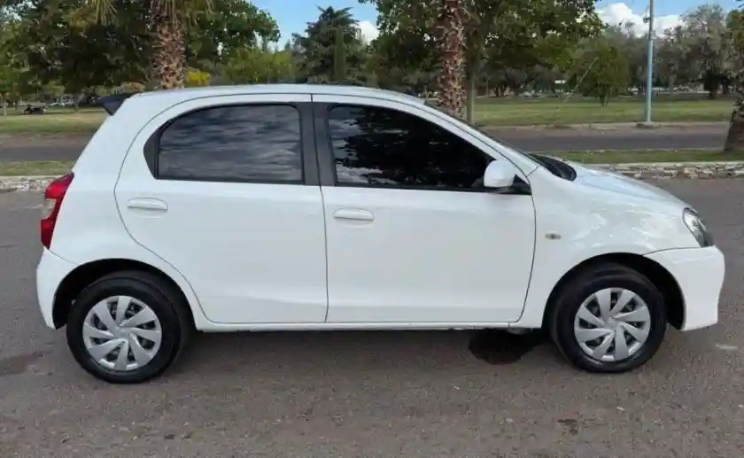 Toyota Etios  2017 - foto 4
