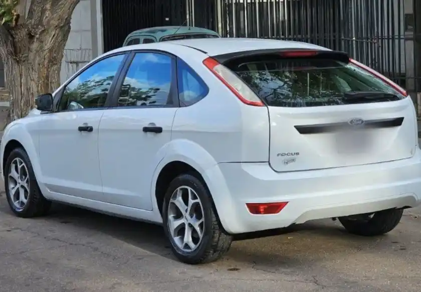 Ford Focus  2010 - foto 2