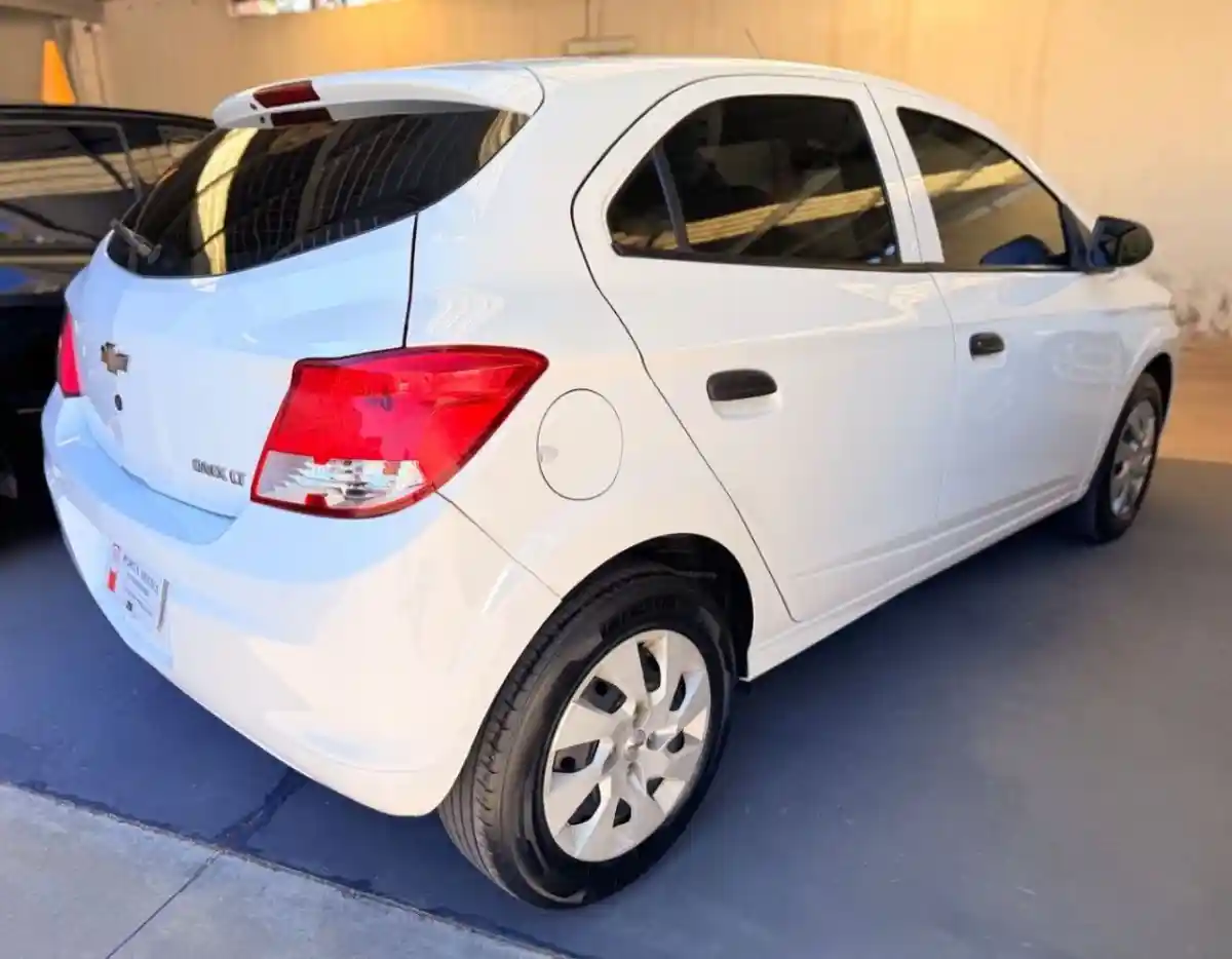 Chevrolet Onix  2013 - foto 4