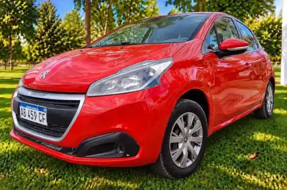 Peugeot 208  2017 - foto 1