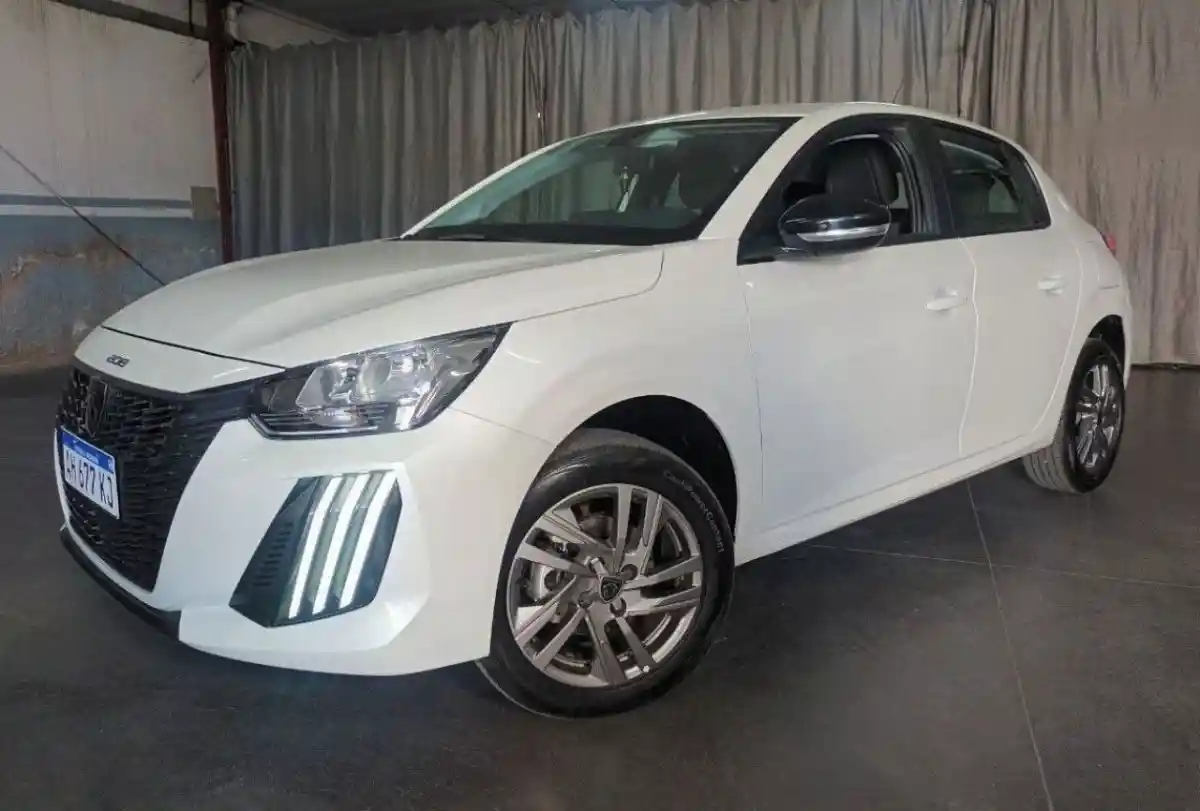 Peugeot 208  2025 - foto 1
