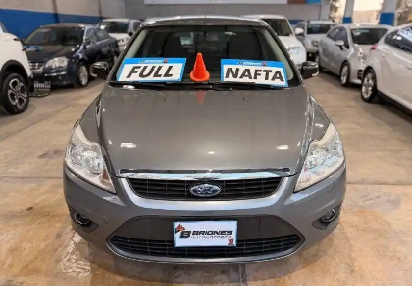 Ford Focus  2012 - foto 2