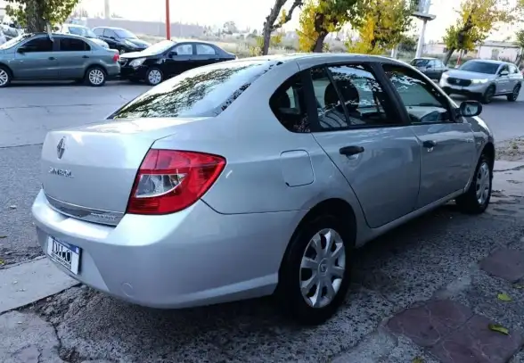 Renault Symbol  2011 - foto 4
