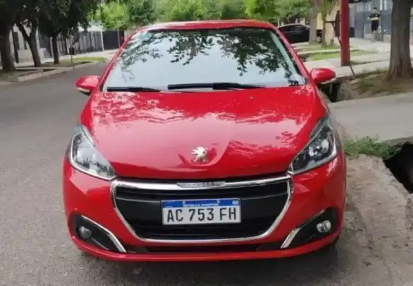 Peugeot 208  2018 - foto 1