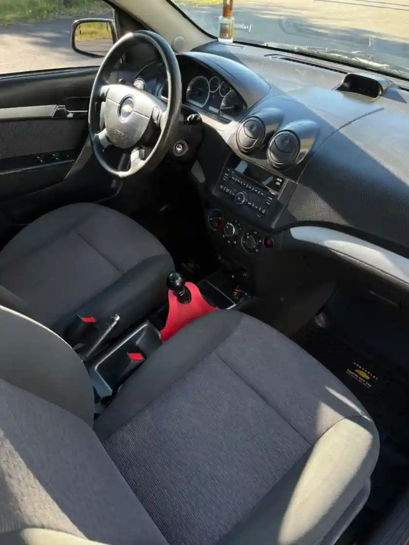 Chevrolet Aveo  2010 - foto 2