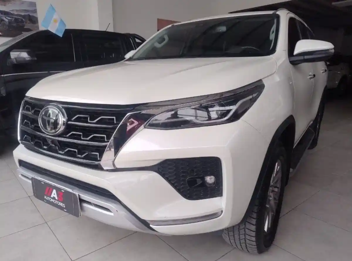Toyota Hilux SW4 2022 - foto 1