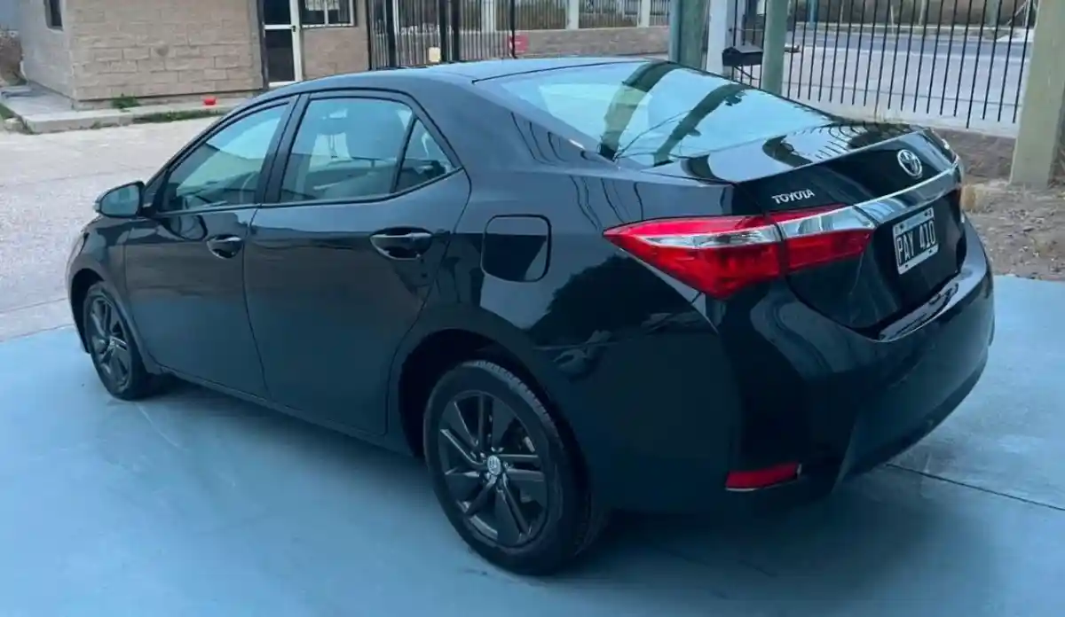 Toyota Corolla  2015 - foto 2