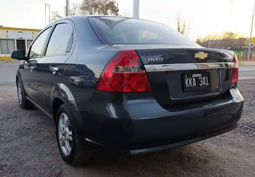 Chevrolet Aveo  2011 - foto 3
