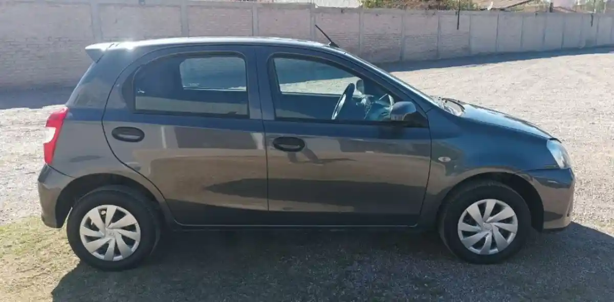 Toyota Etios  2021 - foto 4