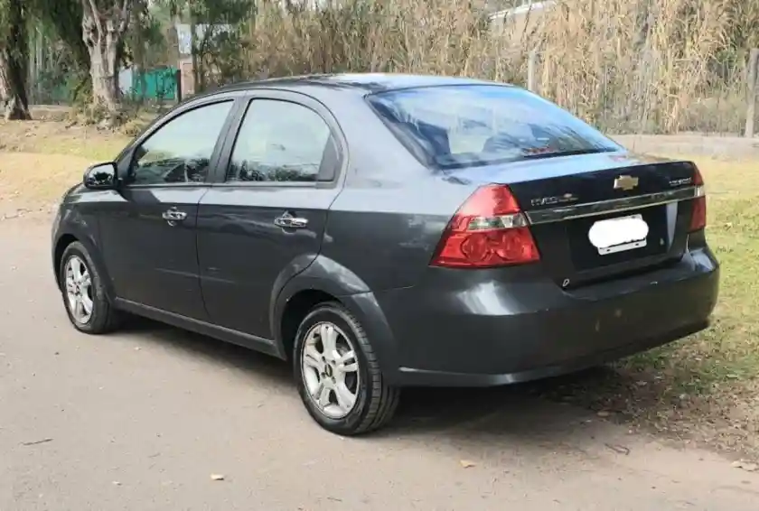 Chevrolet Aveo  2011 - foto 3